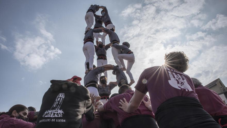 Els castells recuperen els carrers a la Mediterrània de Manresa