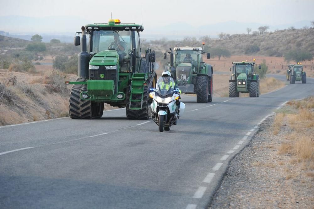 La protesta de agricultores a su paso por el Garru