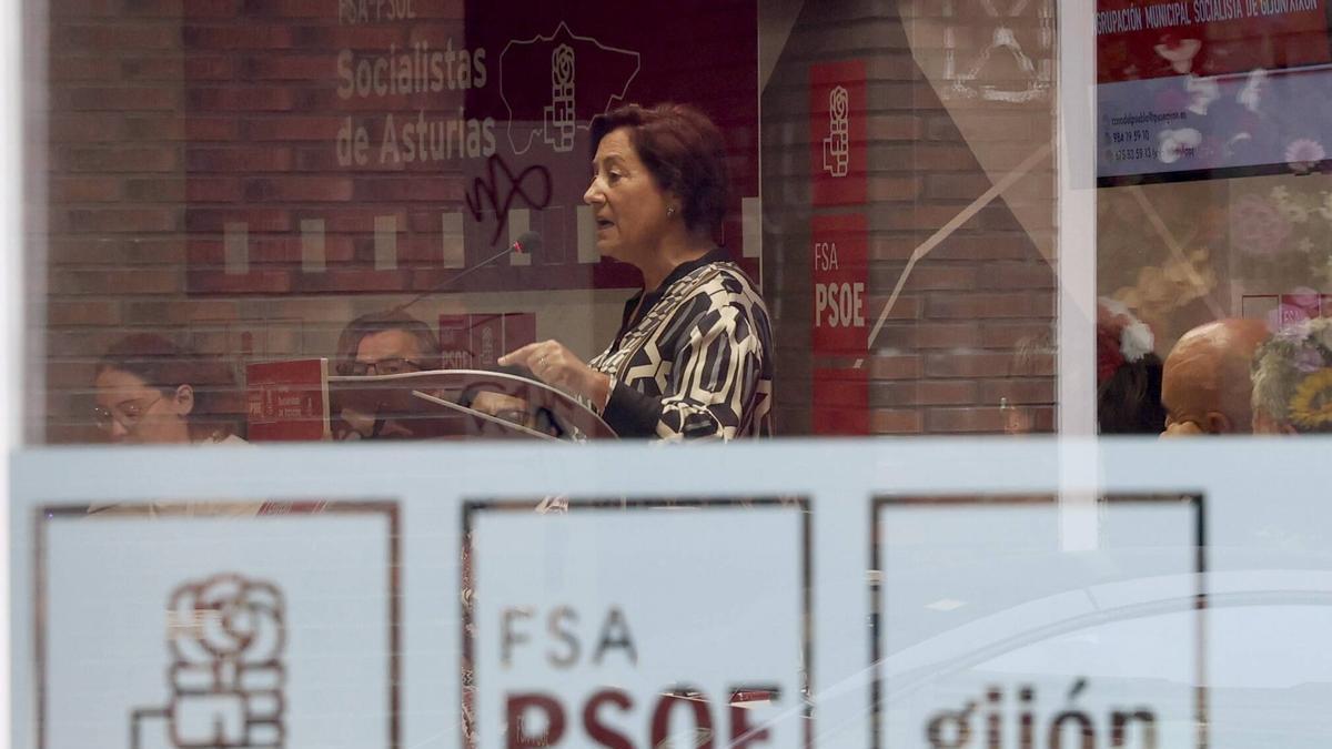 Carmen Moreno hablando a la militancia del PSOE