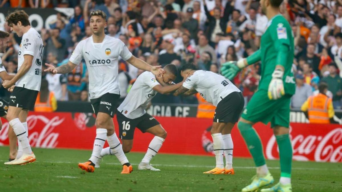 El gol de Lino desató la locura de Mestalla
