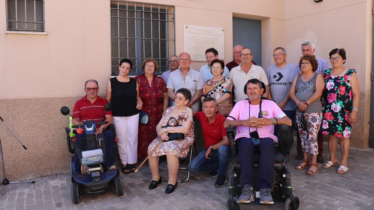 Familiares de las víctimas del franquismo en Las Navas del Selpillar (Lucena).