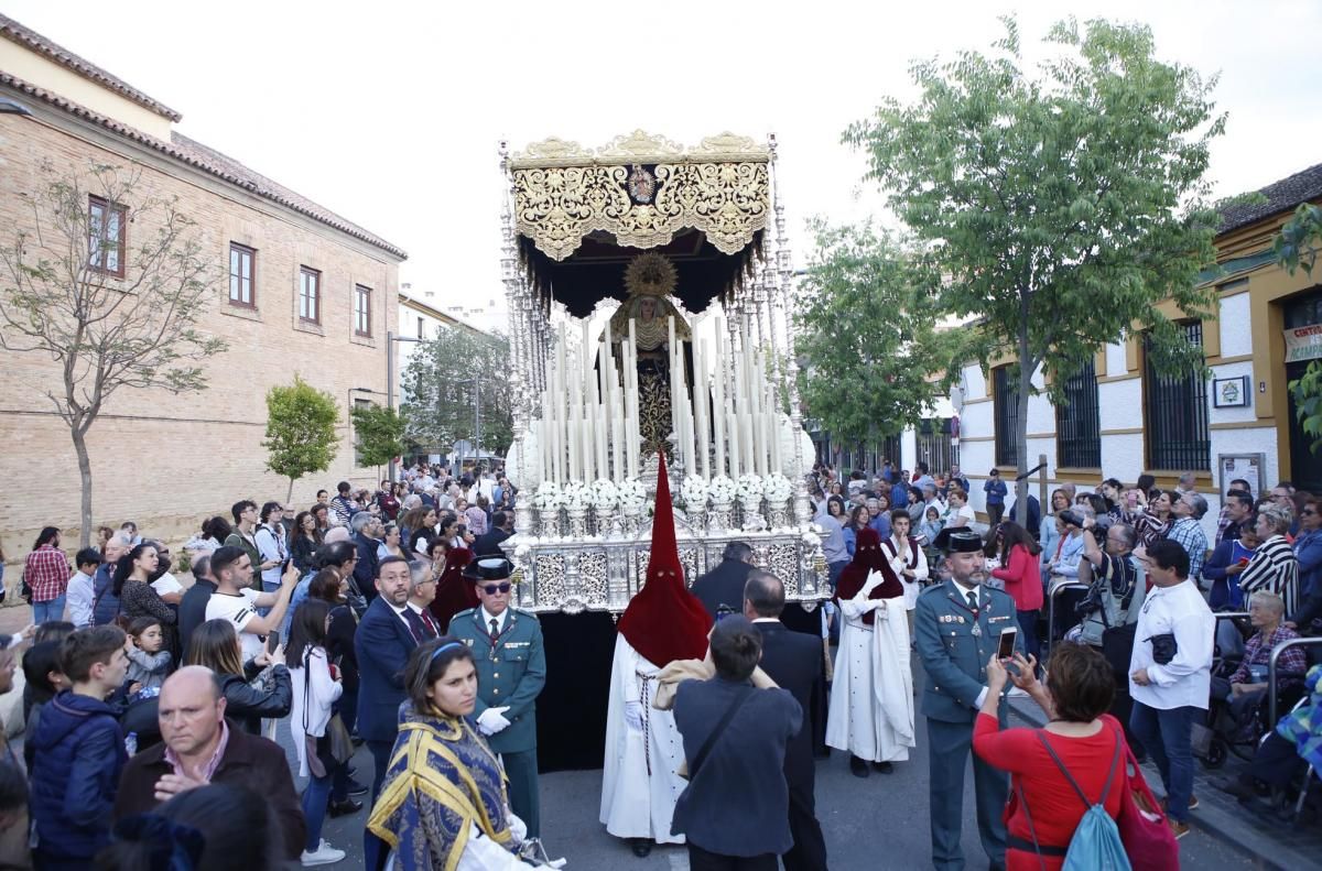 La Vera Cruz cruza el Guadalquivir