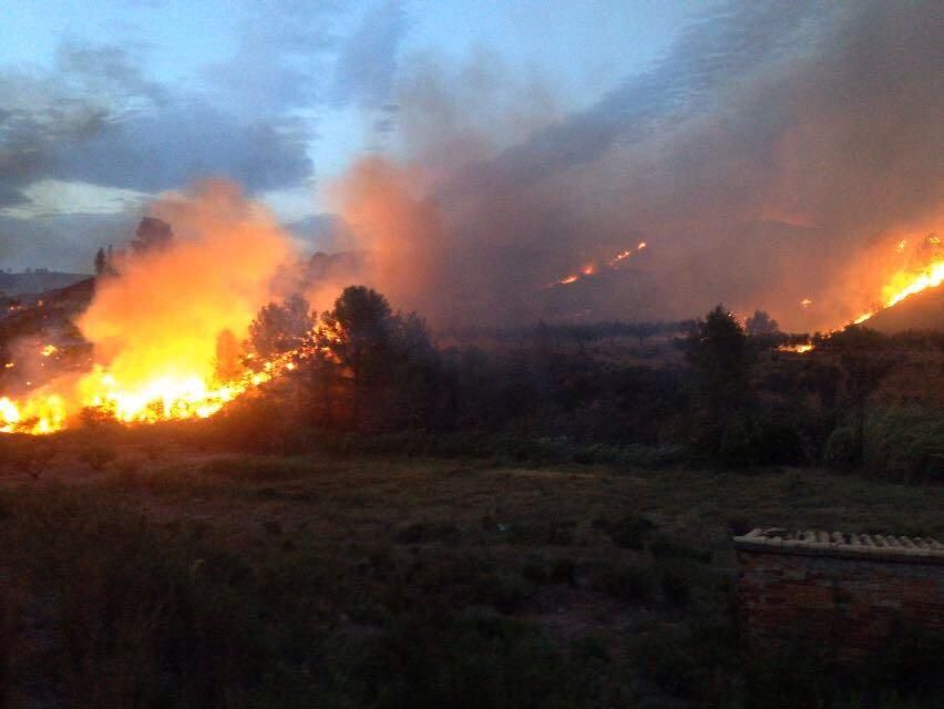 Incendio forestal en Bolbaite (Valencia)