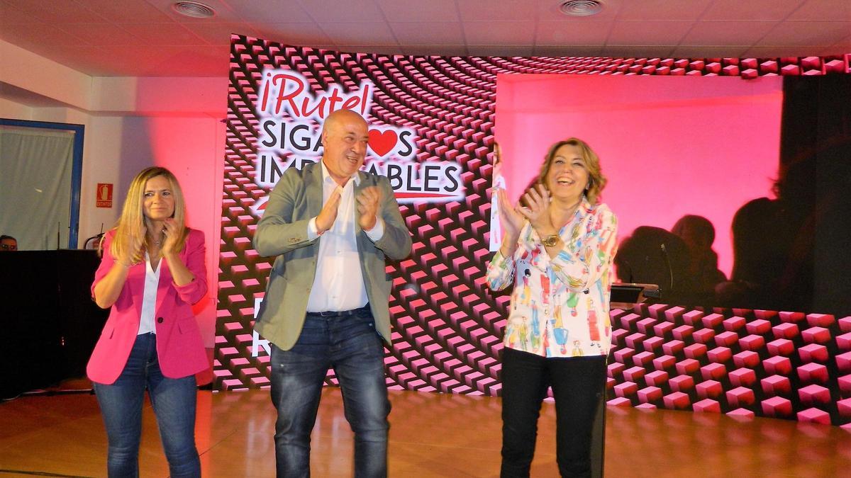 Mariló Peláez, Antonio Ruiz, candidato a la alcaldía de Rute, y Susana Díaz.