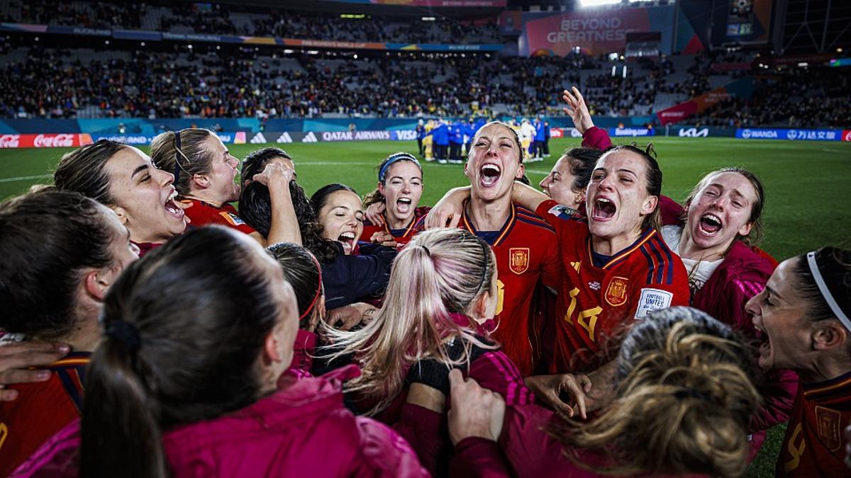 Las jugadoras de España celebran su pase a la final tras ganar a Suecia en semifinales