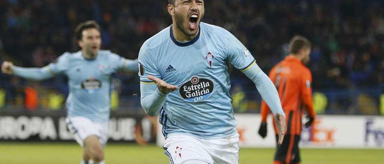 Gustavo Cabral celebra el gol ante el Shakhtar en Járkov. // Valentyn Ogirenko