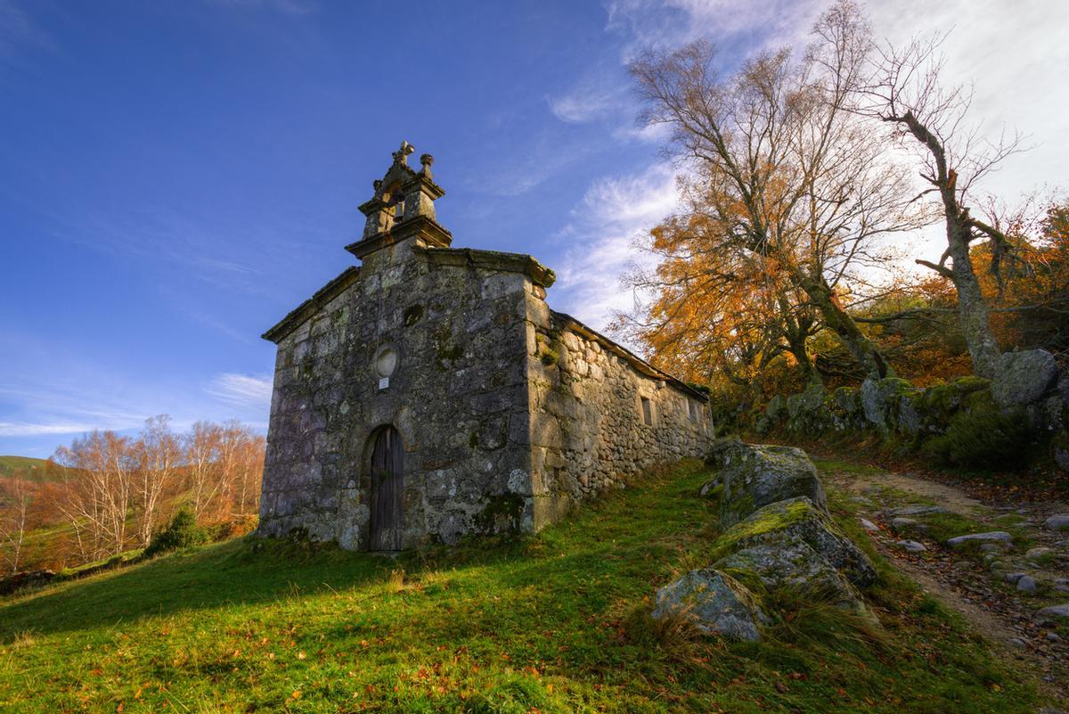 Capilla de San Lorenzo de Piornedo, un escenario mágico.