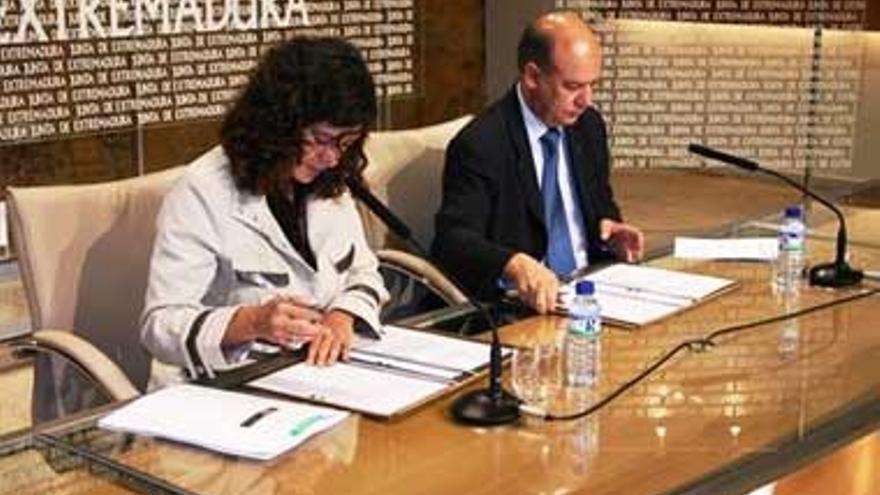 Los profesores de la Uex pueden cobrar hasta 8.234 euros anuales más en complementos