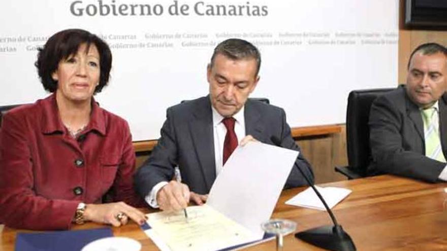 Rojas admite que  sólo las &quot;vacantes&quot; permiten atender a más dependientes