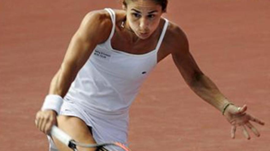 Anabel Medina y Virginia Ruano sobreviven en el dobles