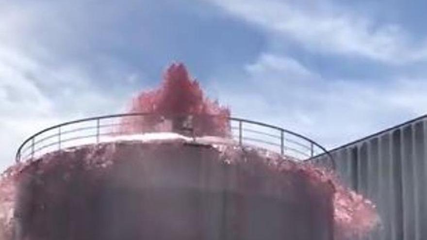 VÍDEO: revienta un depósito de vino en Jumilla ante los ojos de los vecinos