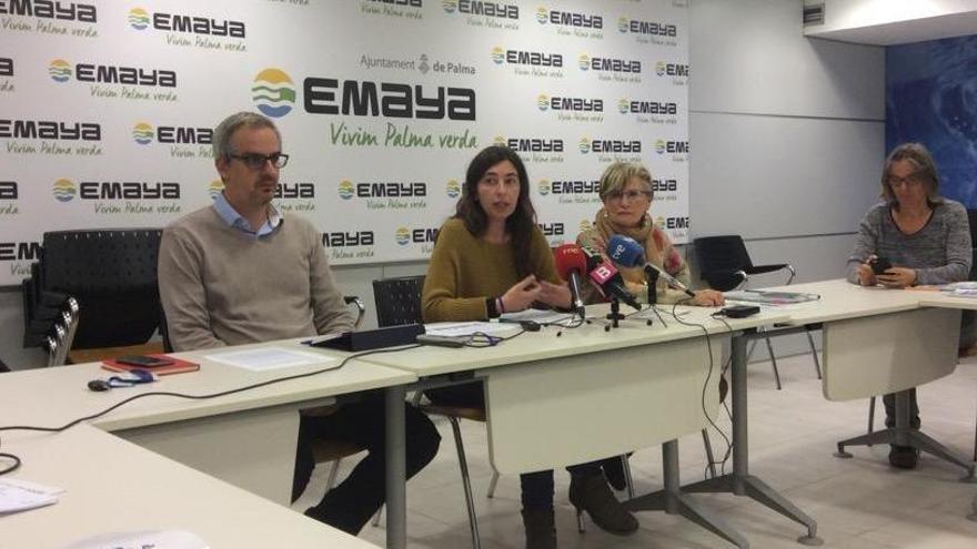 La presidenta de Emaya, Neus Truyol, en el centro, con la gerente, Imma Mayol, y el director del Ciclo del Agua, Jaume Femenias.