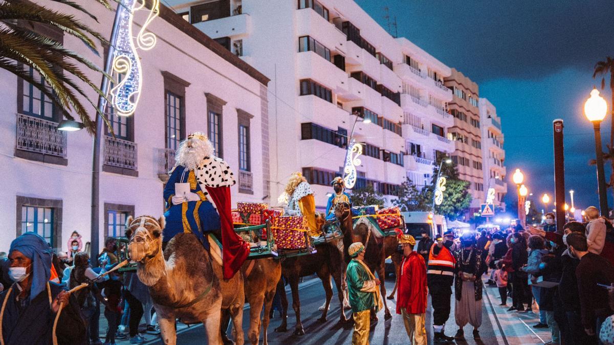 Cabalgata de Reyes en la Avenida Marítima de Arrecife.