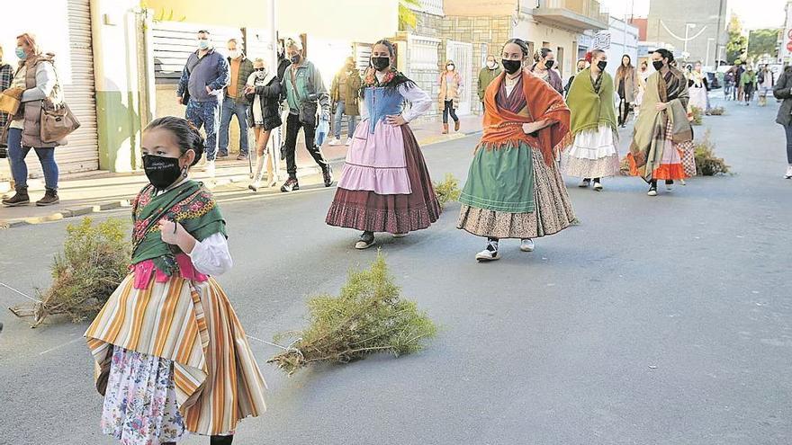 La tradición también fue protagonista de la jornada de ayer con el desfile de ‘argilagues’.