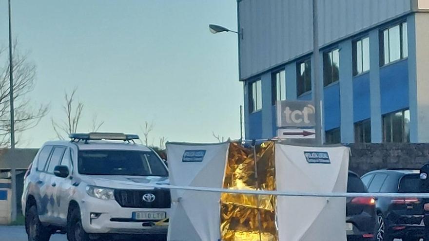 Un hombre de 55 años muere arrollado por un turismo en la Vía Edison de Santiago