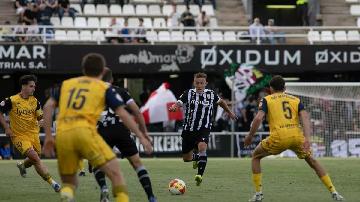 El FC Cartagena presiona al play off tras vencer al Alcorcón