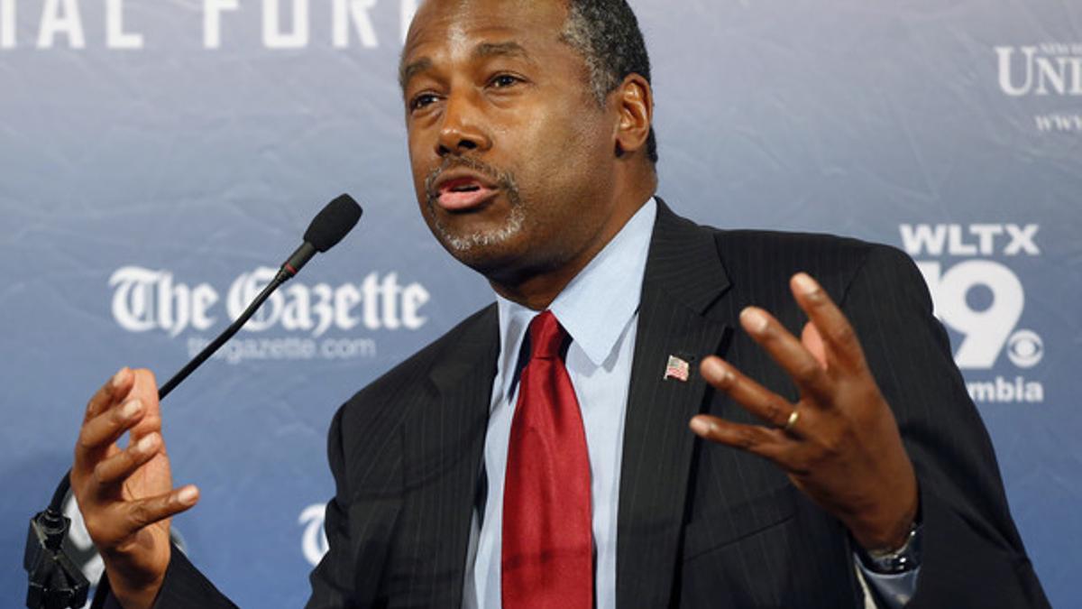 Ben Carson, precandidato presidencial del Partido Republicano de Estados Unidos, habla durante un mitin en Manchester el pasado mes de agosto.