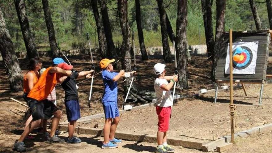 Actividades de un campamento de verano de la Diputaición.