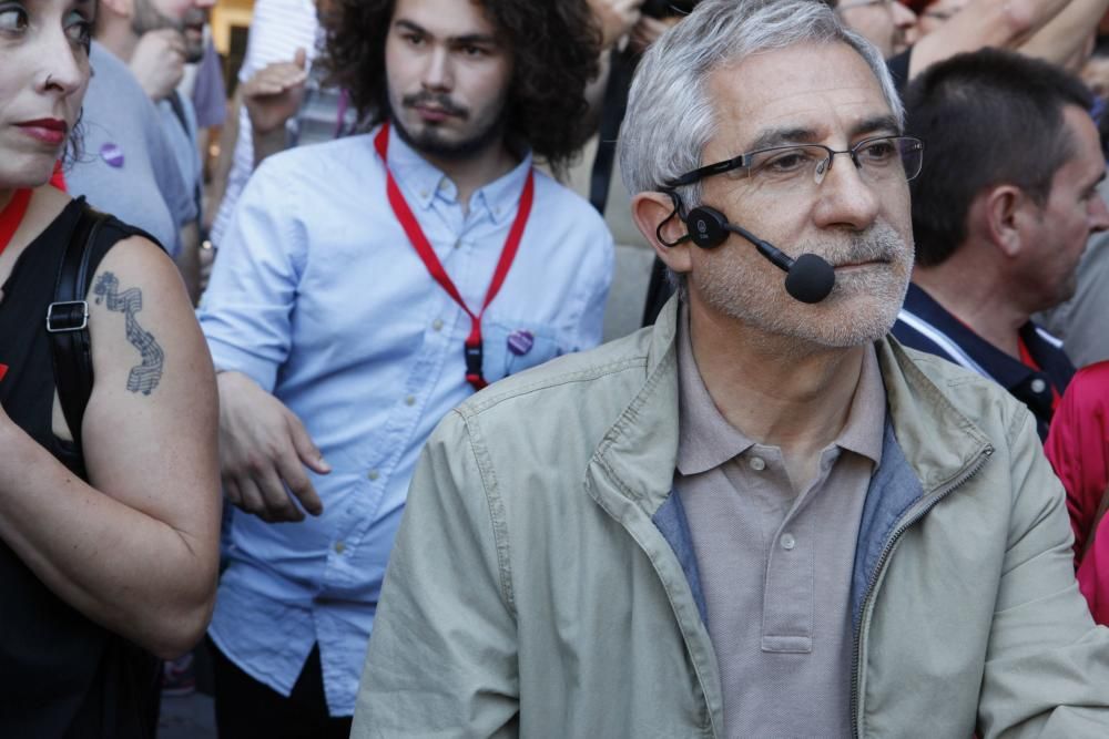 Alberto Garzón en un mitin de Unidos Podemos en la Plaza Mayor de Gijón