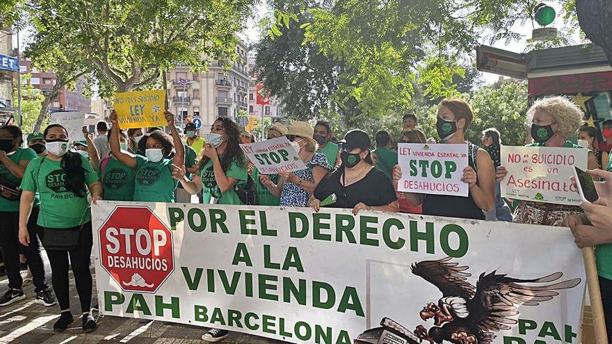 Concentració ahir a Sants amb motiu del suïcidi | EP