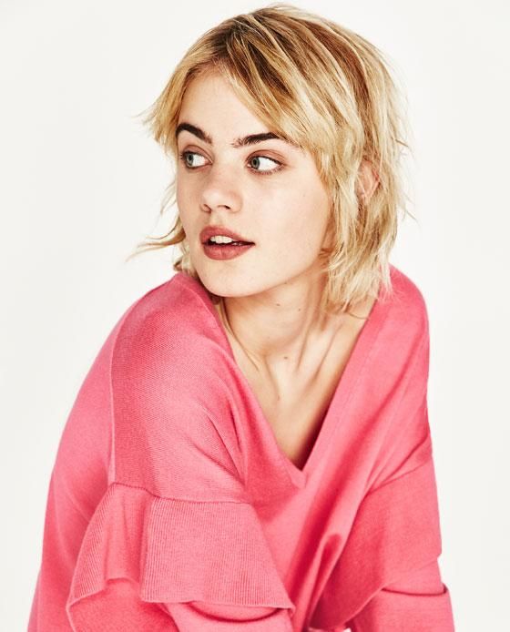 Tendencia 'pink', jersey con volantes de Zara (25,95€)