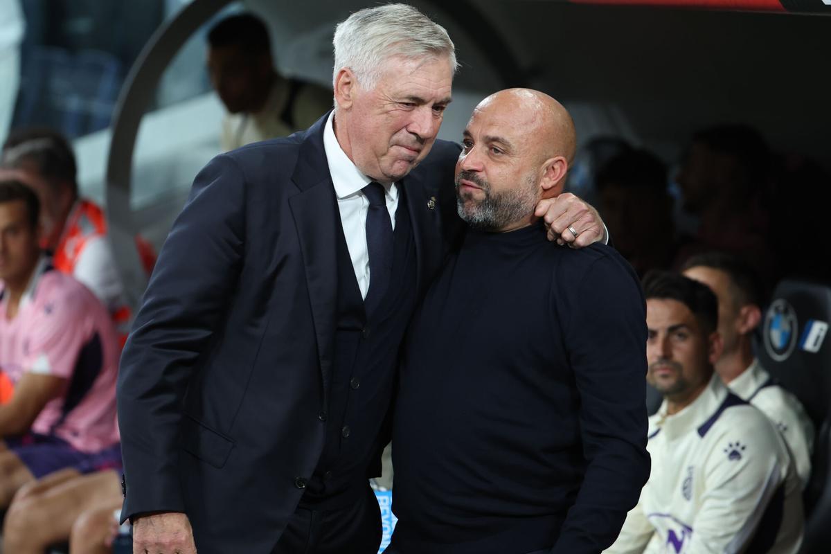 Manolo González, junto a Ancelotti, en el partido de la primera vuelta.