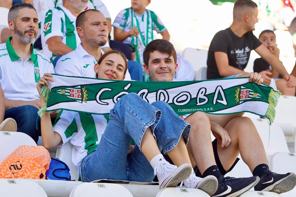 Córdoba CF-Racing de Ferrol | La afición blanquiverde en El Arcángel, en imágenes