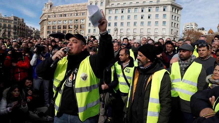 Un taxista detenido y once heridos tras el asedio a Fitur