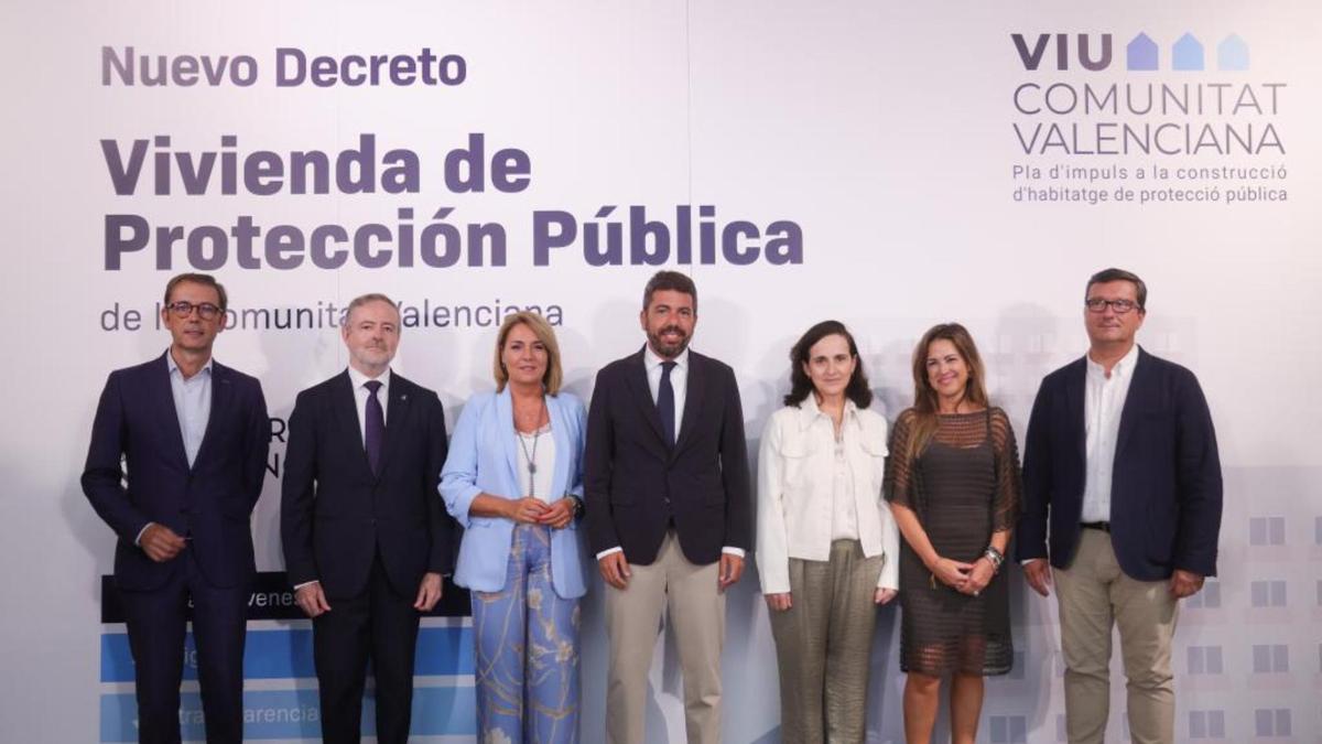Carlos Mazon, presidente de la Generalitat Valenciana, durante la presentación de medidas de vivienda