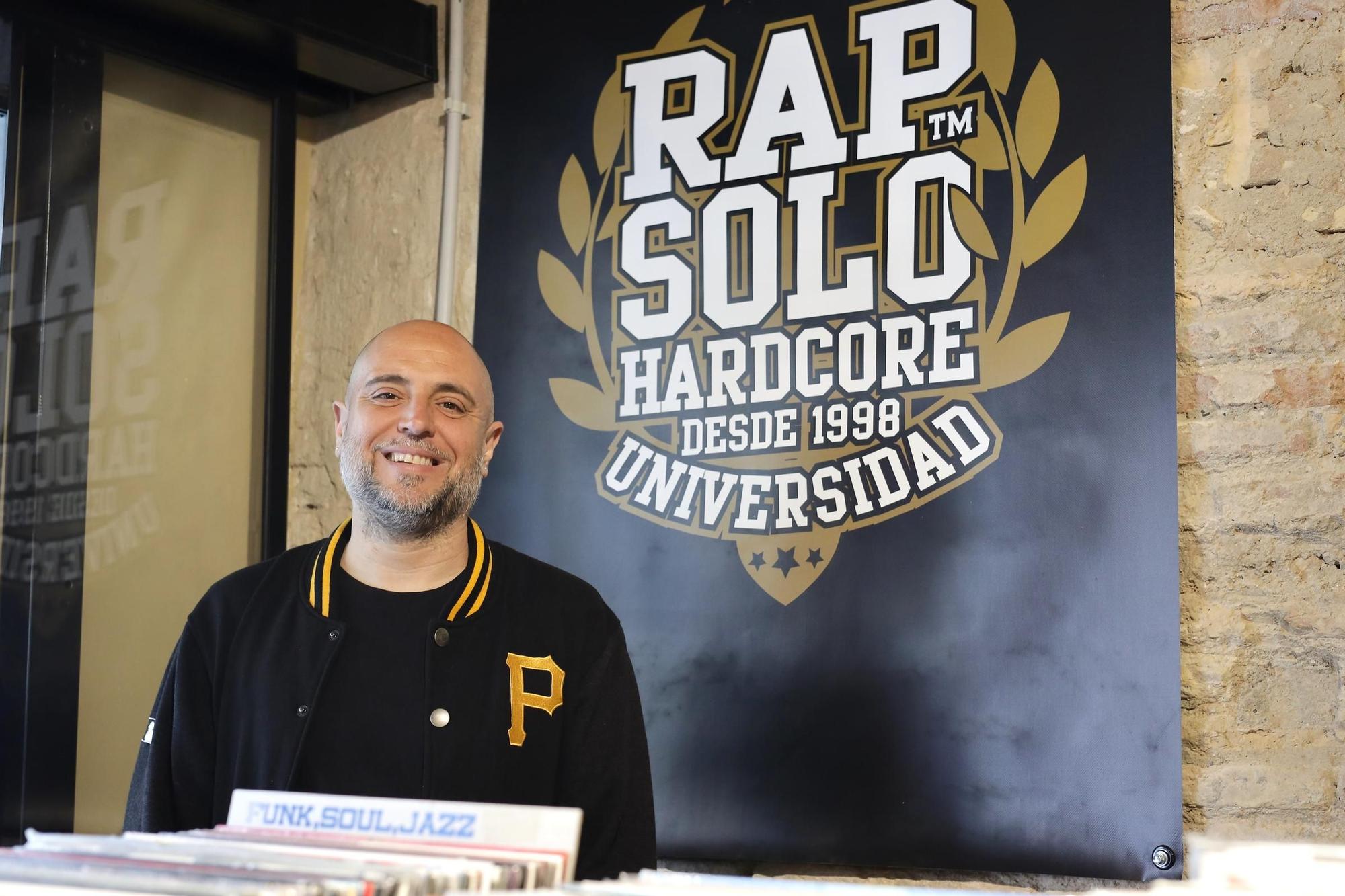Ramón es el encargado de la nueva tienda RapSolo.