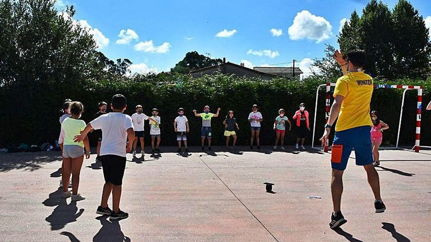 Participantes en el campamento de verano de Carral.