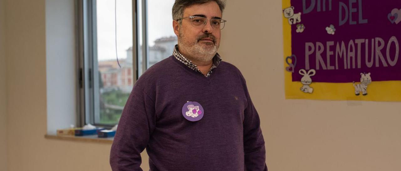 José Luis Fernández Trisac, ayer, en el Hospital Teresa Herrera de A Coruña (Chuac).  | // CASTELEIRO/ROLLER AGENCIA