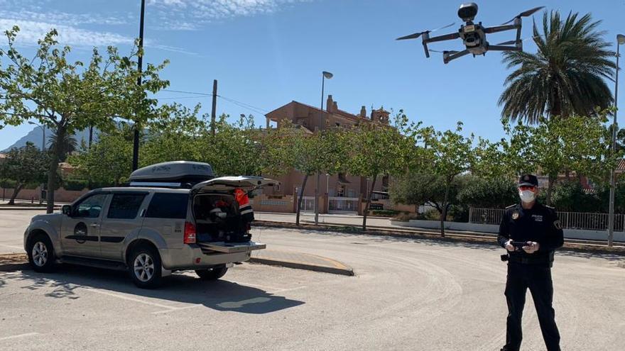 La policía pilla a una familia, dos conductores y un traseúnte de puente en Dénia