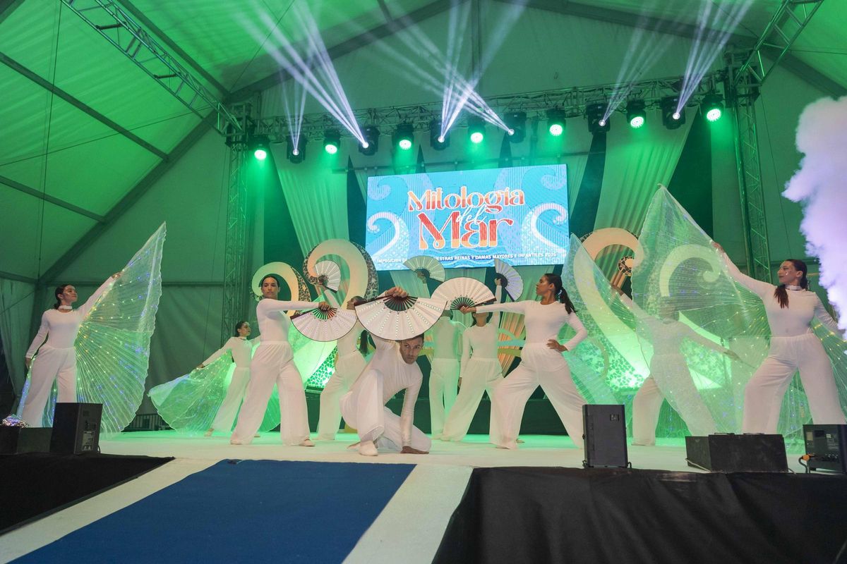 El grupo de baile Nacare amenizó la velada en El Altet