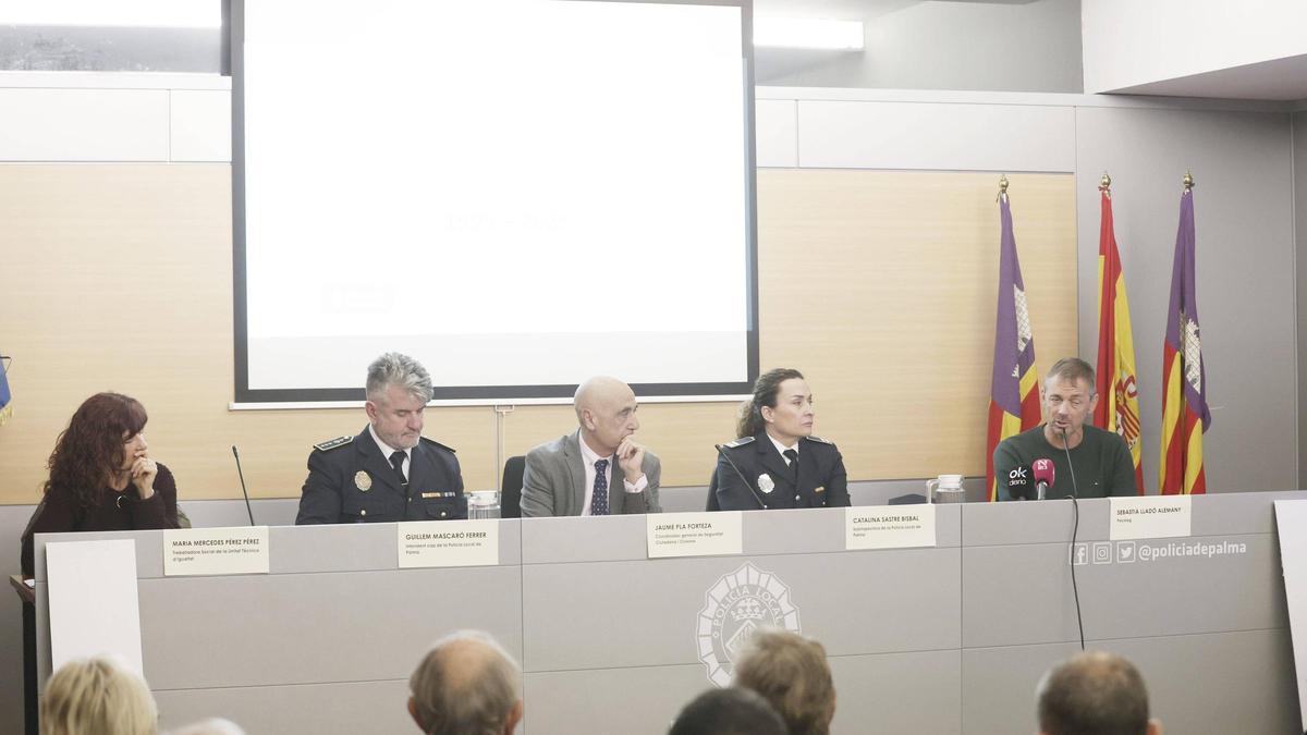 María Mercedes Pérez, Guillem Mascaró, Jaume Pla, Catalina Sastre y Sebastià Lladó, este miércoles durante la mesa redonda.