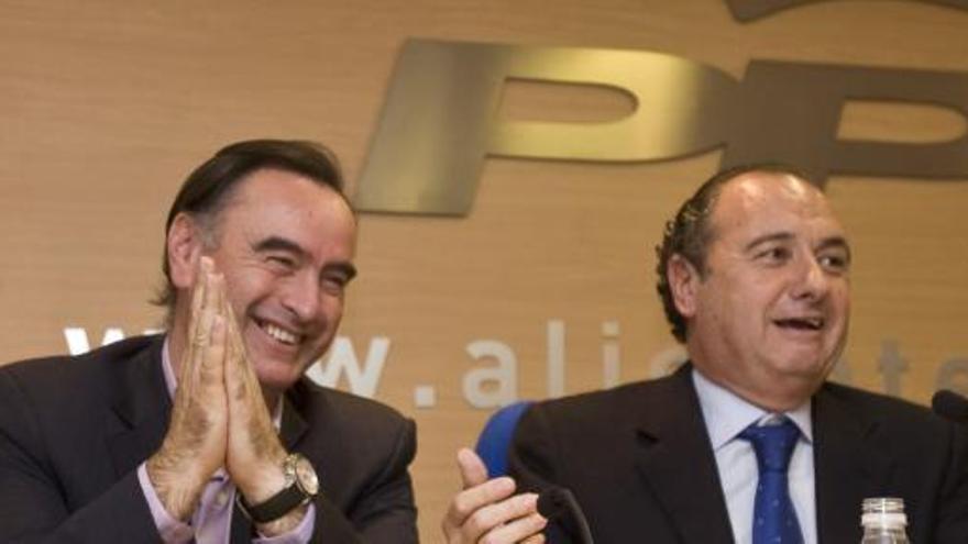 Joaquín Ripoll junto a su sucesor en el PP Miguel Ortiz.