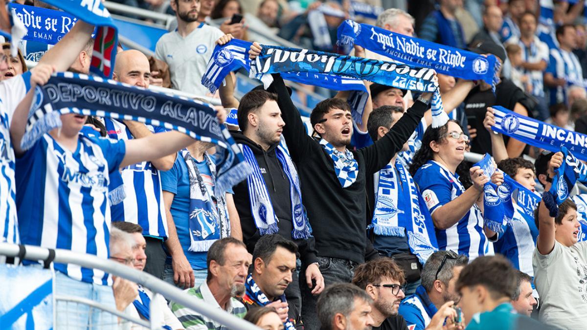 Aficionados del Alavés celebran la victoria