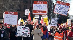 Els treballadors de Coca-Cola a Alacant inicien una vaga indefinida.