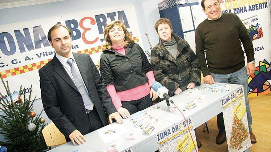 Zona Aberta, en conferencia de prensa con la edil de Comercio y el director de Caixa Galicia.