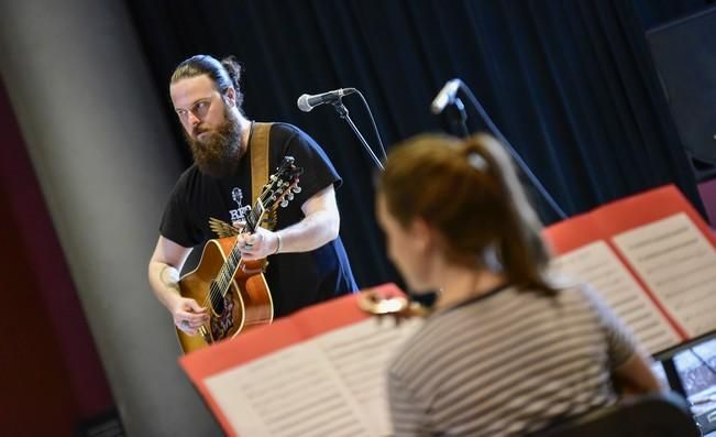 Ensayo de RED Beard con orquesta de cuerda en el ...