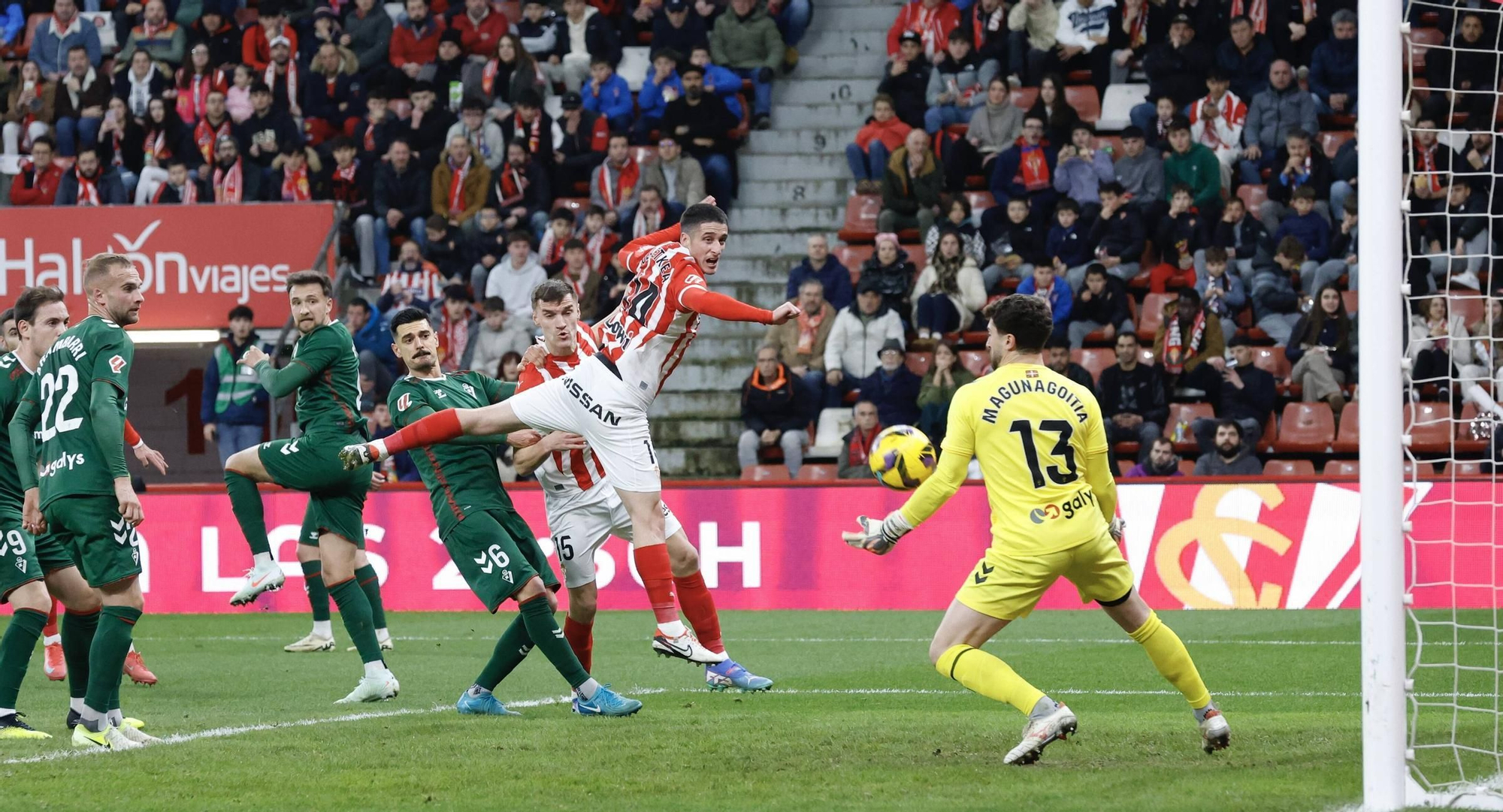 El partido entre el Sporting y el Eibar, en imágenes