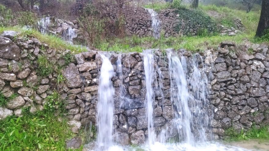Muros convertidos en cataratas en la Vall de Laguar