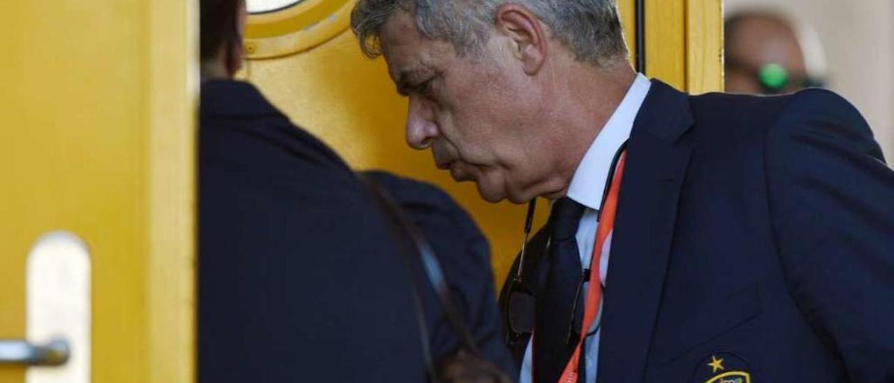 Ángel María Villar, en el estadio Reino de León antes del partido entre España y Liechtenstein. // Reuters