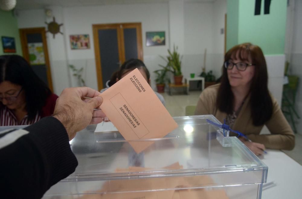 Las imágenes de la jornada electoral del 10N en Galicia.