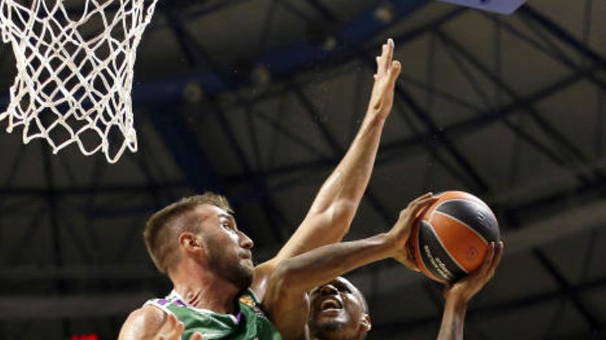 El Unicaja tumba al campeón