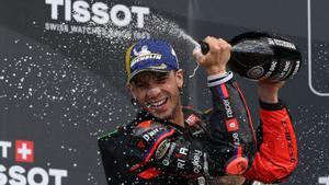 Bezzecchi guanya a Silverstone a costa de Quartararo