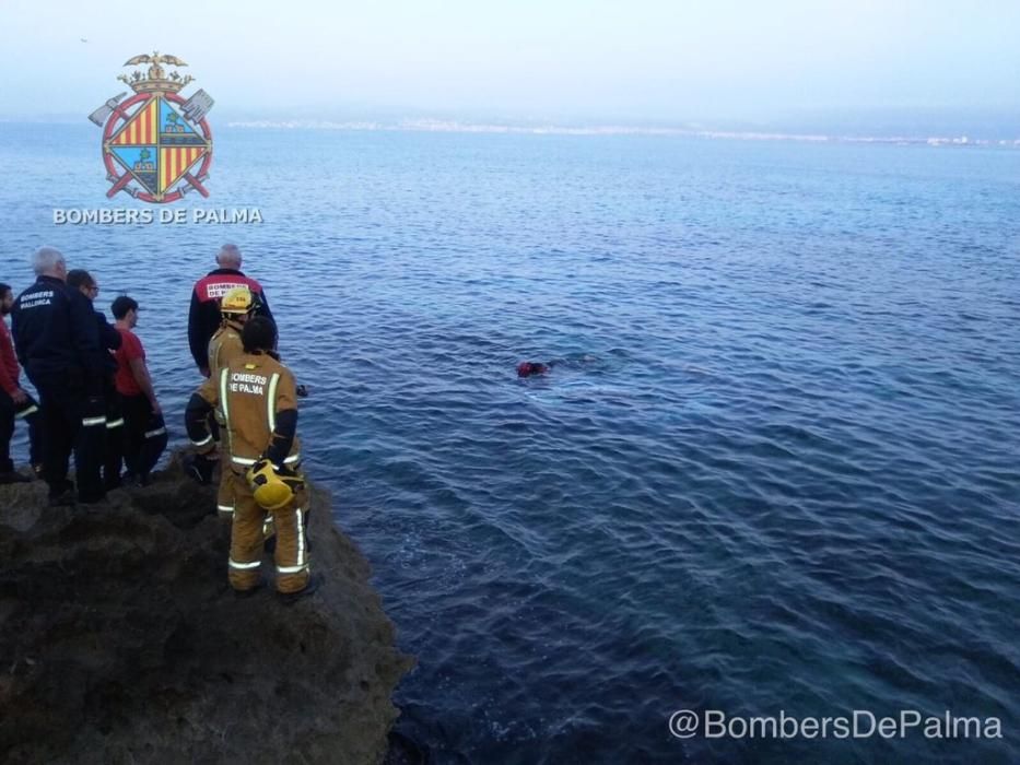 Cae al agua un conductor que circulaba a 200 por hora por el paseo peatonal de Son Verí Nou