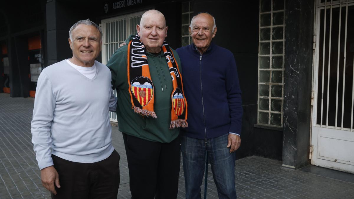 Homenaje al gol de Forment en la puerta de Mestalla