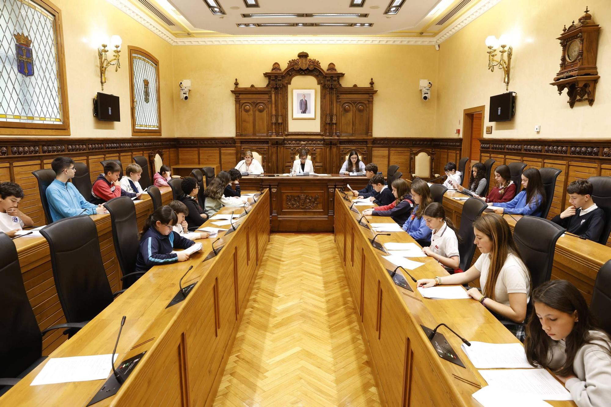 El Pleno del Consejo Municipal de Infancia y Adolescencia de Gijón, en imágenes