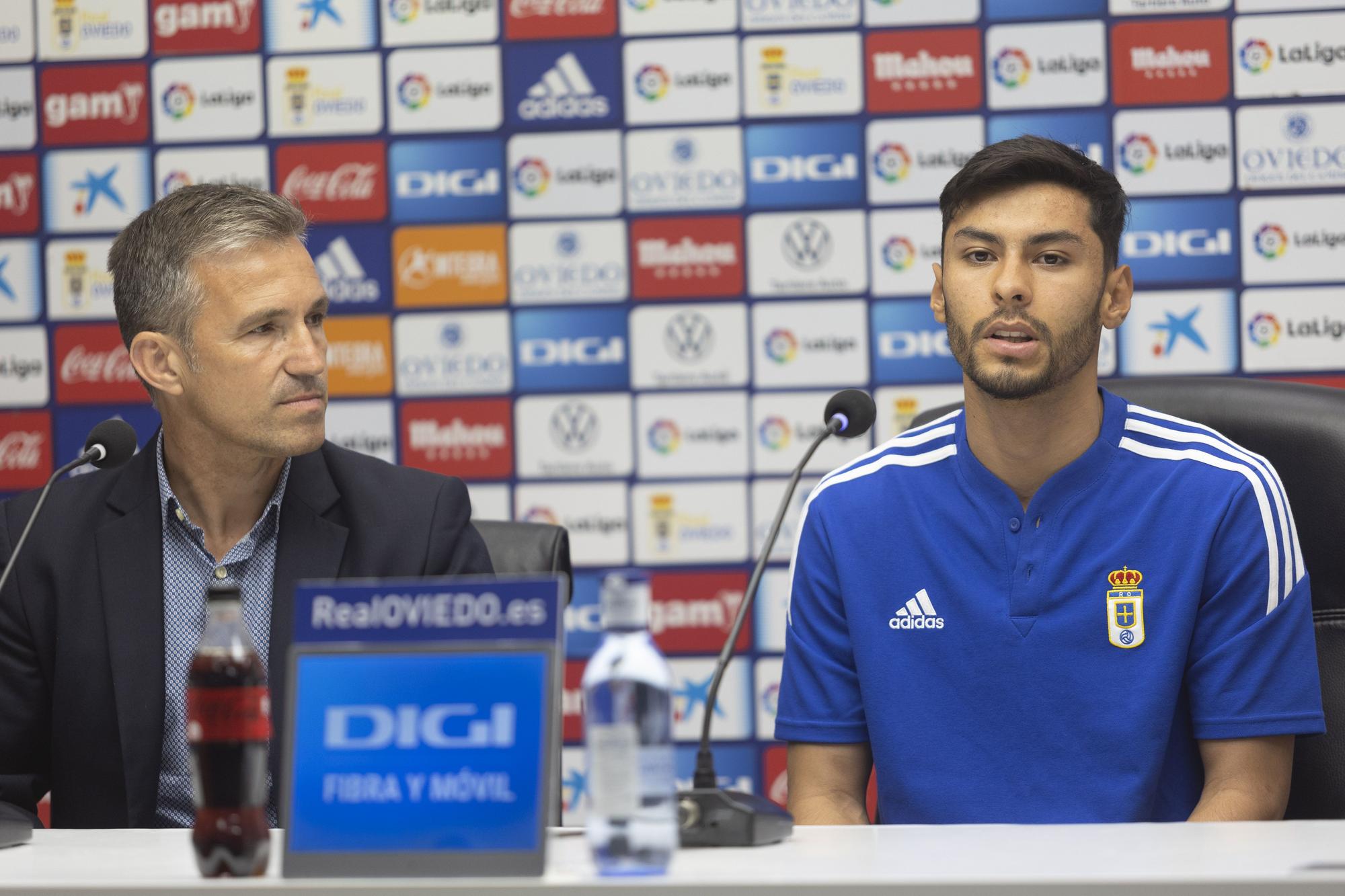 En imágenes: Así ha sido la presentación de Alonso Aceves con el Oviedo